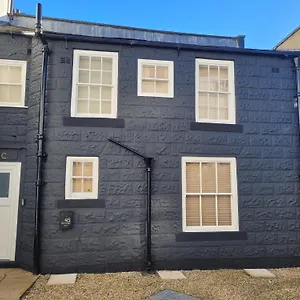 Hidden Gem. 1800s Bank Office. Town Holiday home Knaresborough